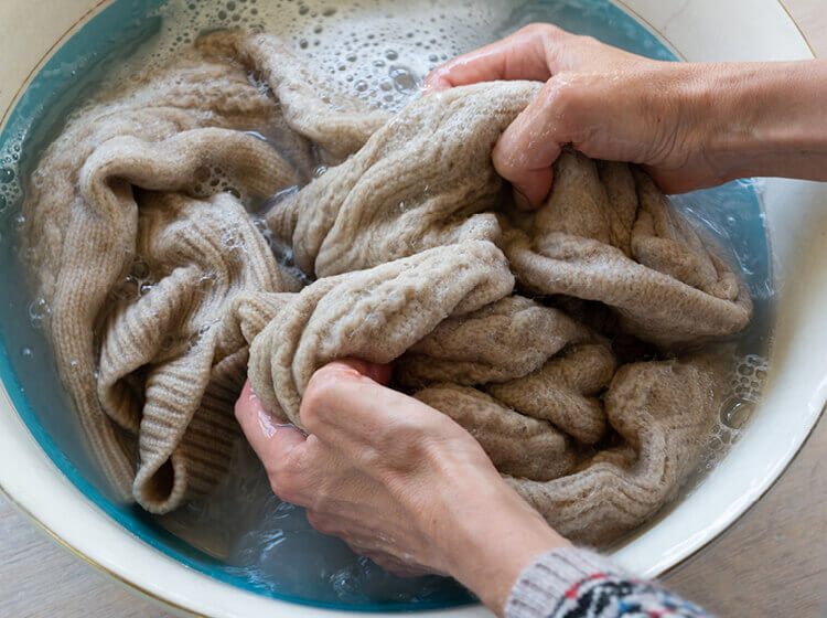 How to wash cashmere