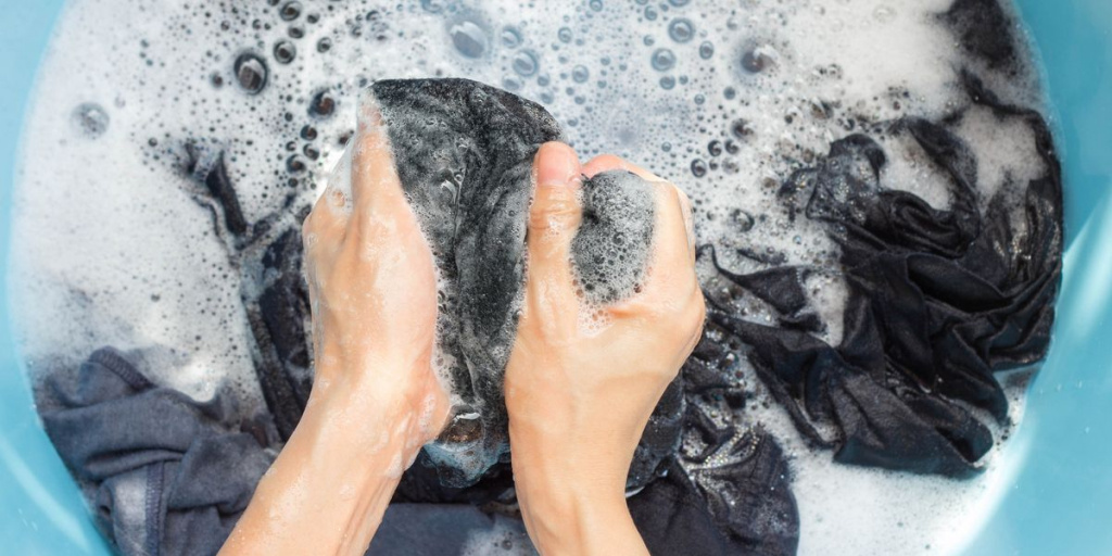 How to wash black clothes, how to restore their color and remove stains