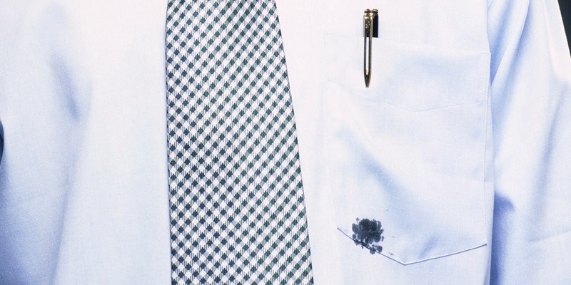 How to remove stains from white clothes