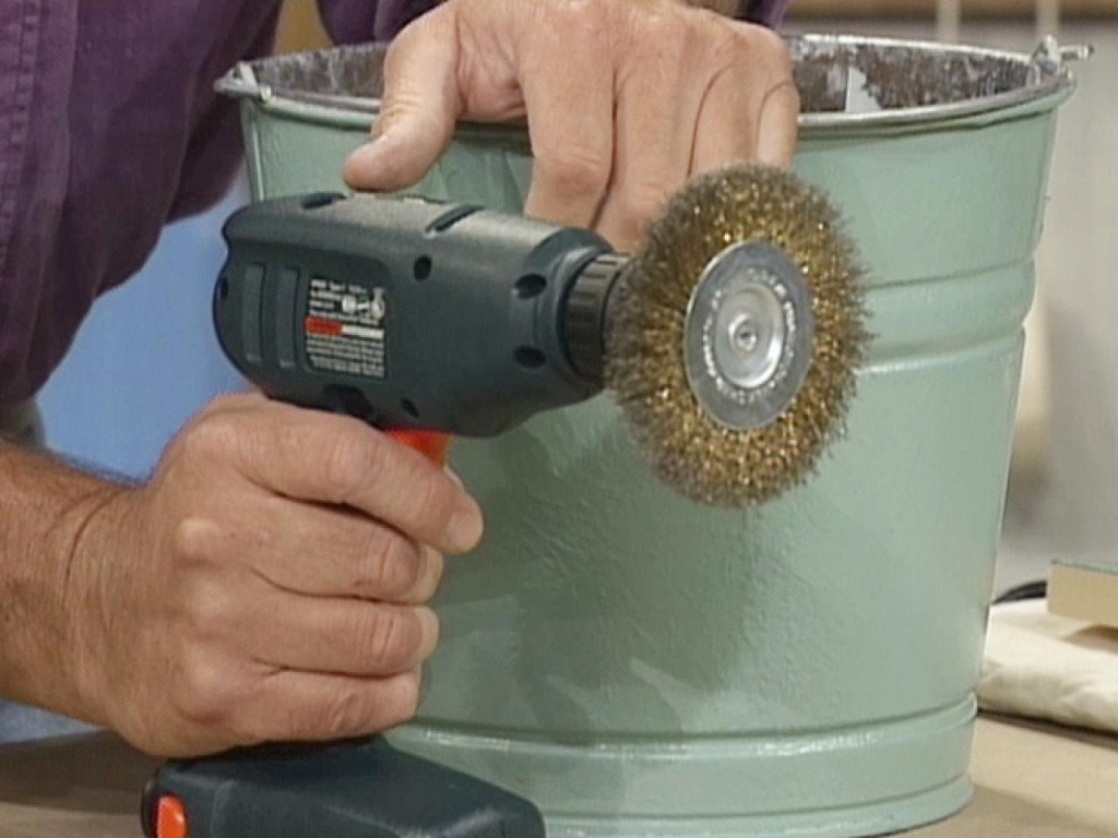 How to remove paint from metal at home