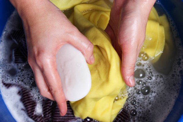 How to wash colored clothes