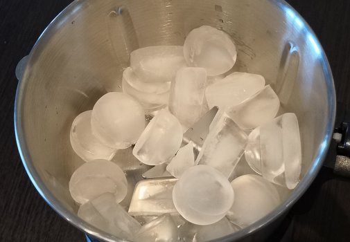 Ice for a cocktail