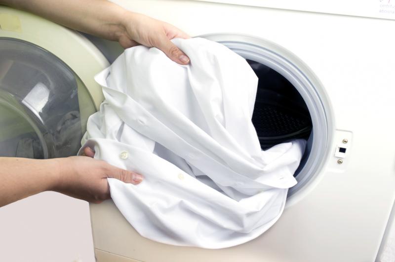 How to wash a white shirt from yellow stains