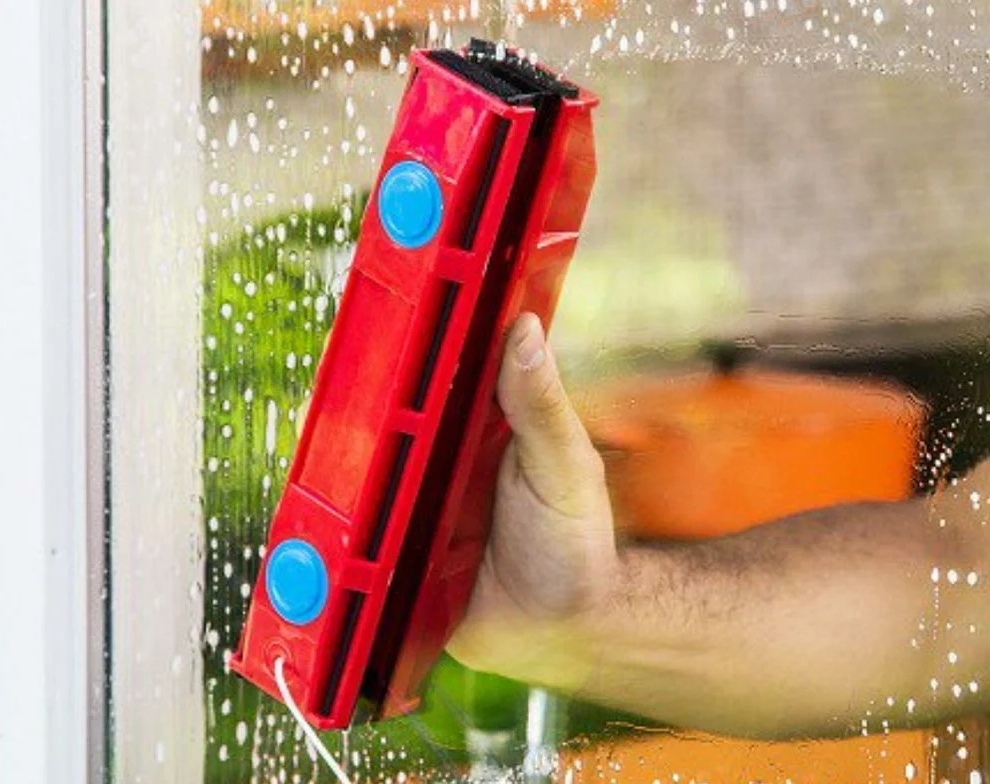 Magnetic window cleaner: rating of the best models