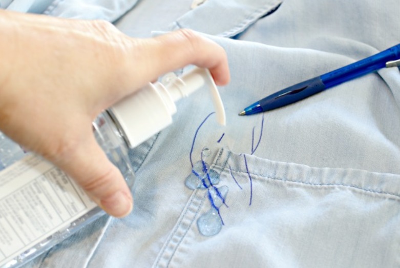 How to clean a pen from white clothes