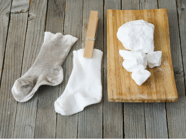 How to wash white socks at home