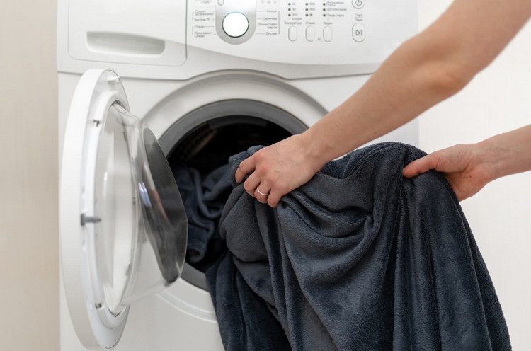How to wash a blanket in a washing machine at home